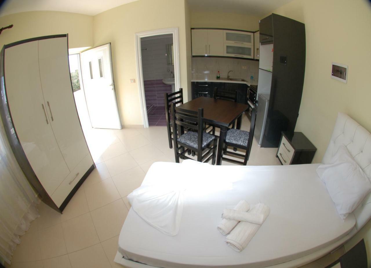 Rama Apartments Sarandë エクステリア 写真
